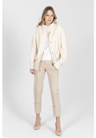 Wąskie beżowe spodnie 