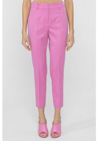 Różowe eleganckie spodnie z wąską nogawką