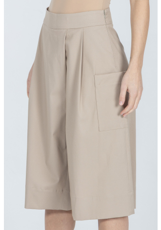 Krótkie spodenki w kolorze beżowym