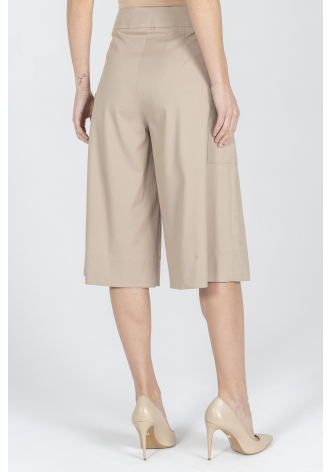 Krótkie spodenki w kolorze beżowym