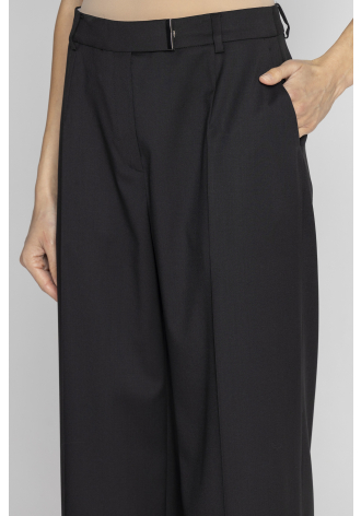 Schwarze elegante Hose mit weitem Bein