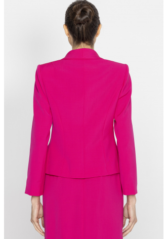 Kurzer eleganter Blazer in einem Magenta-Ton