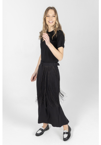 Eleganter schwarzer Rock mit Fransen