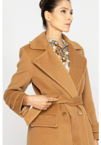 Elegant long camel coat 