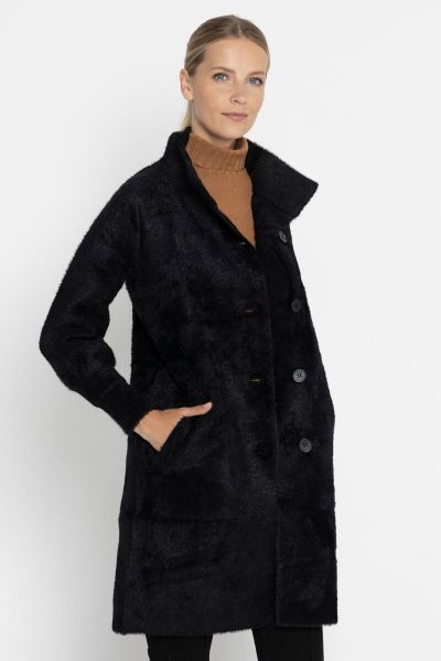 Coat made of brushed knitted fabric with high collar 