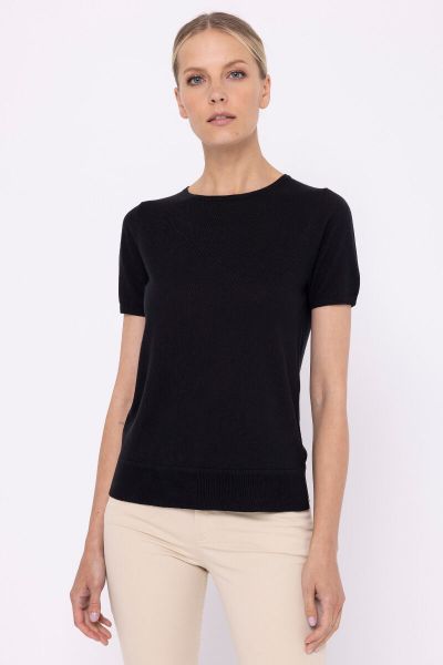 Classic black sweater with short sleeves 