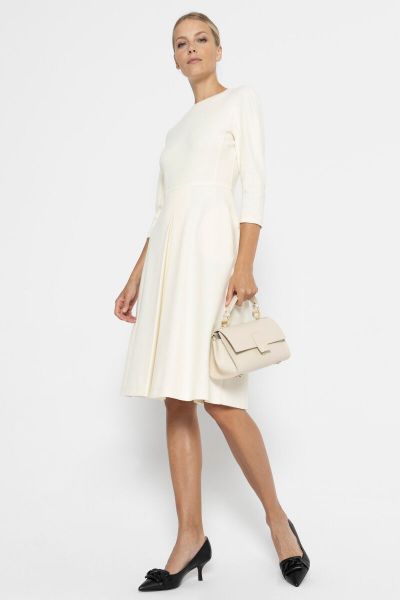 Classic dress with 3/4 sleeves and pockets 