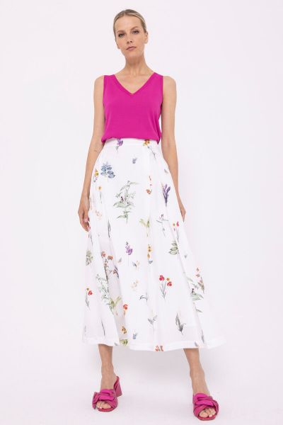 Long white skirt with floral print 