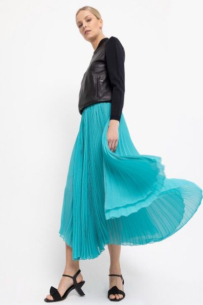  Turquoise, pleated midi skirt with elastic waistband