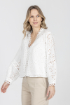 Biała bluzka wykończona koronką