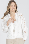 Biała bluzka wykończona koronką