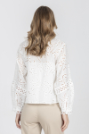 Biała bluzka wykończona koronką