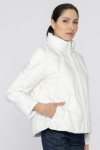 Biała nowoczesna kurtka pikowana