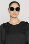 Nowoczesne okulary przeciwsłoneczne w czarnej oprawie