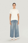 Loose white short-sleeved sweater