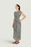 Kleid mit Knopfleiste in schwarz-weißem Print