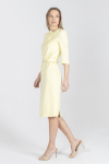 Koktajlowa sukienka w kolorze pastelowej żółci
