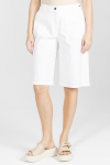 Białe krótkie spodnie