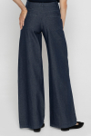 Modern wide-leg jeans 