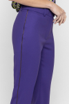 Fioletowe klasyczne spodnie z ozdobną wstawką na bokach
