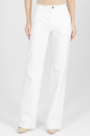 Białe spodnie z prostą nogawką
