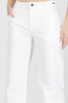 Białe spodnie z prostą nogawką