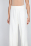  Elegant white trousers