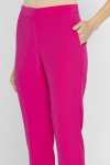 Elegante Hose mit schmalem Bein in einem Magenta-Ton