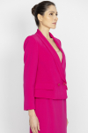 Kurzer eleganter Blazer in einem Magenta-Ton