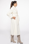 Biały elegancki długi płaszcz