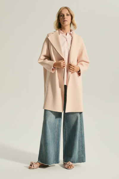 Krótki płaszcz w kolorze pudrowego różu