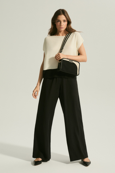 Kremowo-czarna bluzka dzianinowa z krótkim rękawem