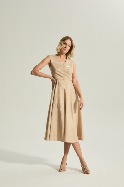 Elegancka sukienka z mieniącej się dzianiny