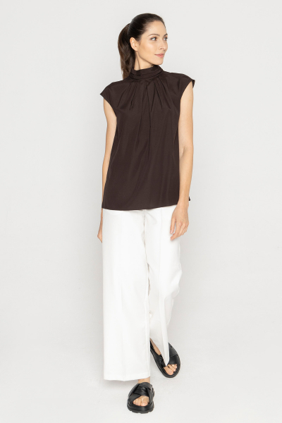 Wide white trousers from a lightweight fabric 