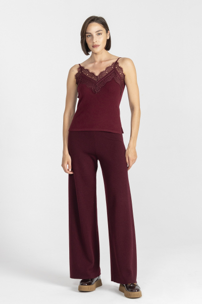 Cashmere burgundy top finished with lace