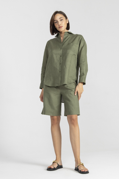 Short green linen pants