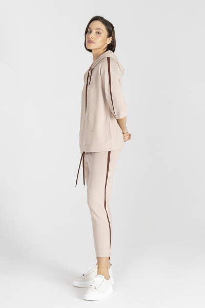 Beige 3/4 leg trousers