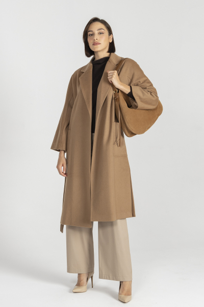 Kamelowy płaszcz z wełny i kaszmiru z rozcięciami po bokach