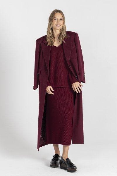 Bordowy płaszcz z wełny i kaszmiru