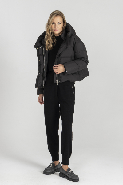 Czarna krótka kurtka puchowa