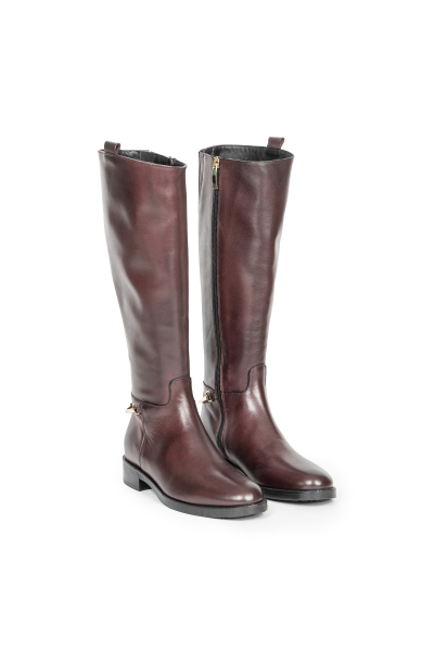 Kozaki w odcieniu burgundowym