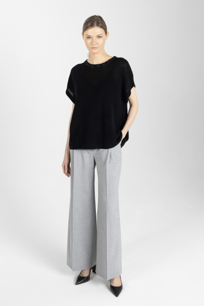 Lekki sweter z krótkim rękawem w kolorze czarnym