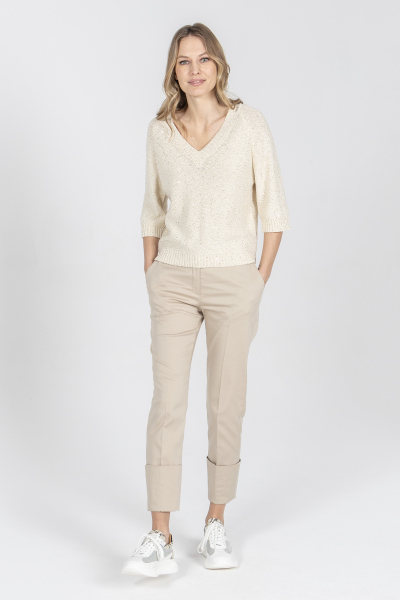 Beżowy sweter z dekoltem V