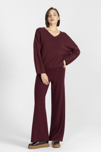 Wełniany sweter w kolorze burgundowym