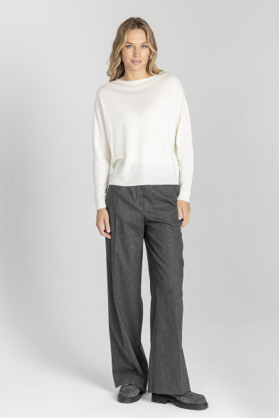 Ecru sweater with a boat neckline