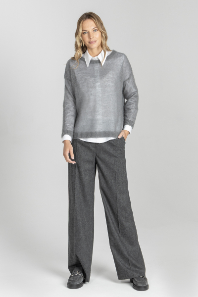 Loose-fitting grey V-neck sweater