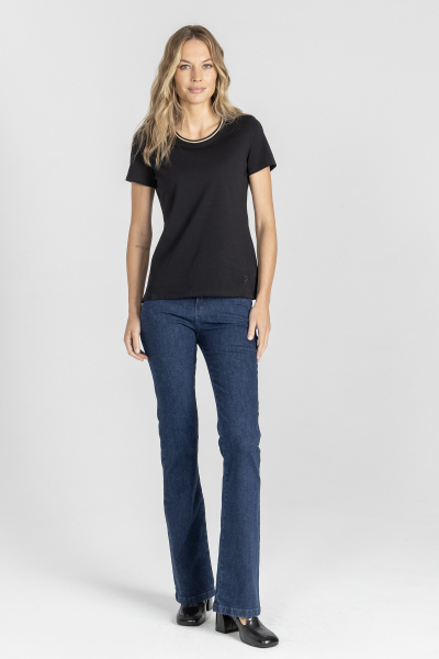 Black T-shirt with a neckline finished with gold thread