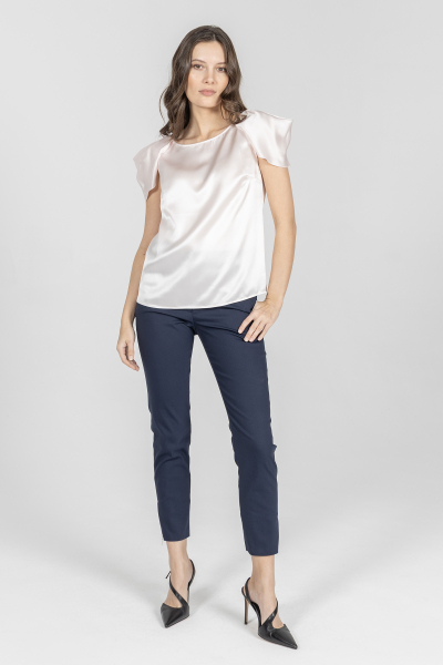 Granatowe spodnie z wąską nogawką