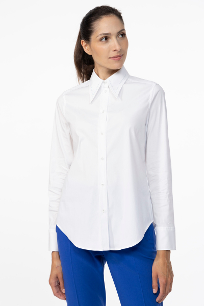 White shirt with collar decorated with crystals