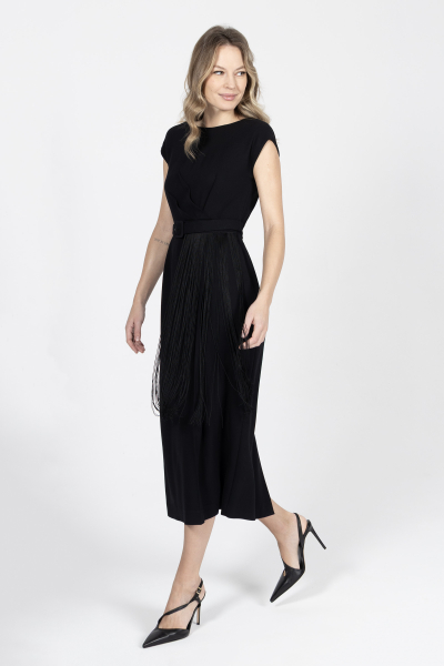 Sukienka wieczorowa w kolorze czarnym